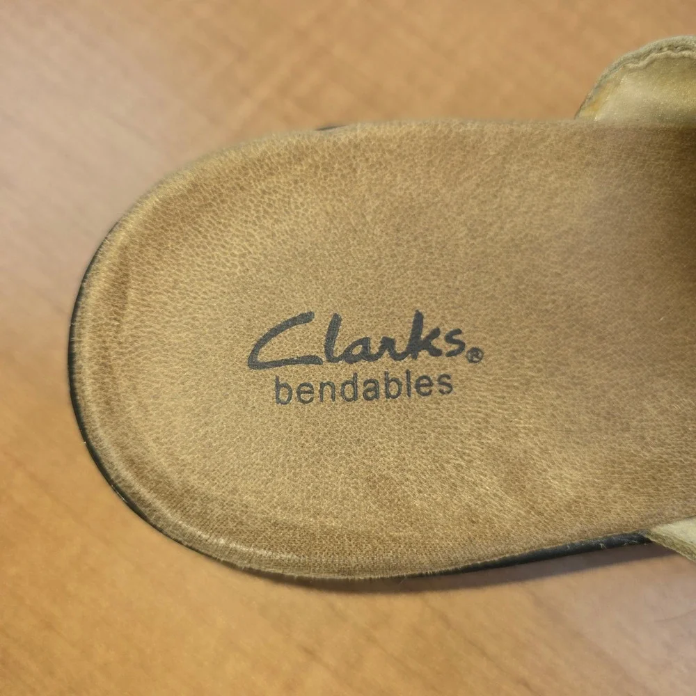 Clarks bendables Women's Sandals Slides Size 11W Tan Hook & Loop adjustment